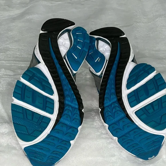 Under Armour Running Shoes - Picture 2 of 4